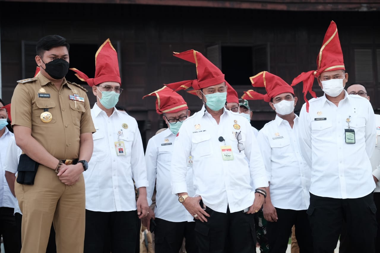 Berkunjung ke Balla Lompoa, SYL Kenalkan Kerajaan Gowa ke Pejabat Kementan